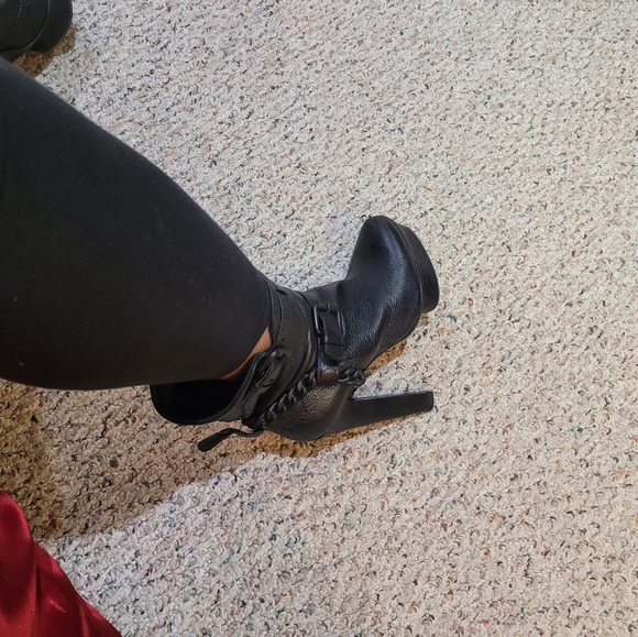 booties - Picture 6 of 10